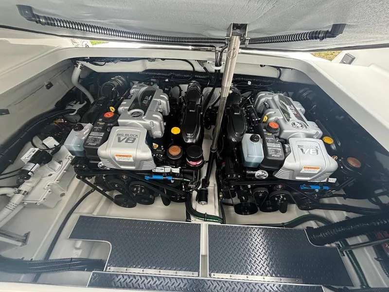 Slide: The Image of 2025 Formula 350 Crossover Bowrider 31 - 31