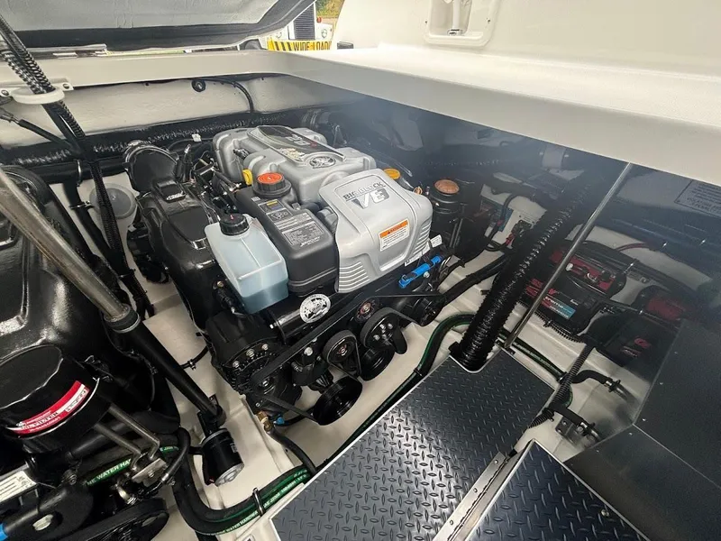 Slide: The Image of 2025 Formula 350 Crossover Bowrider 33 - 33