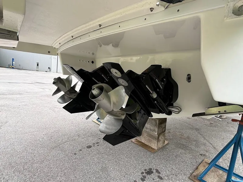 Slide: The Image of 2025 Formula 350 Crossover Bowrider 4 - 4