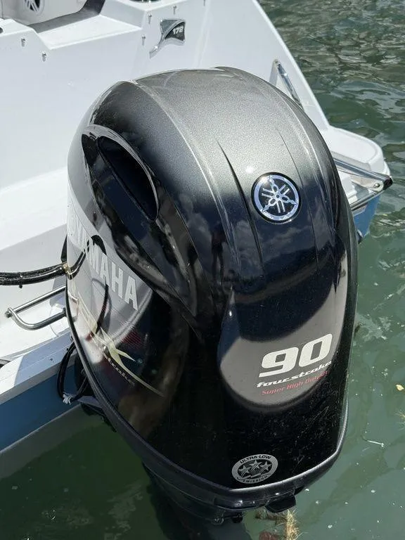 Slide: The Image of Yamaha 90 horsepower outboard motor on 2025 Stingray 172SC boat. - 11