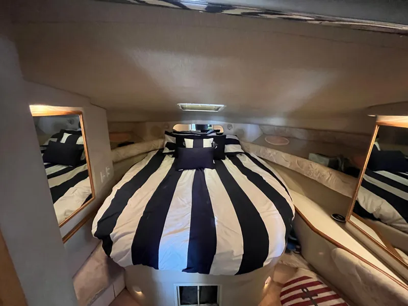 Slide: The Image of Sea Ray 370 Sundancer 1996 - 17