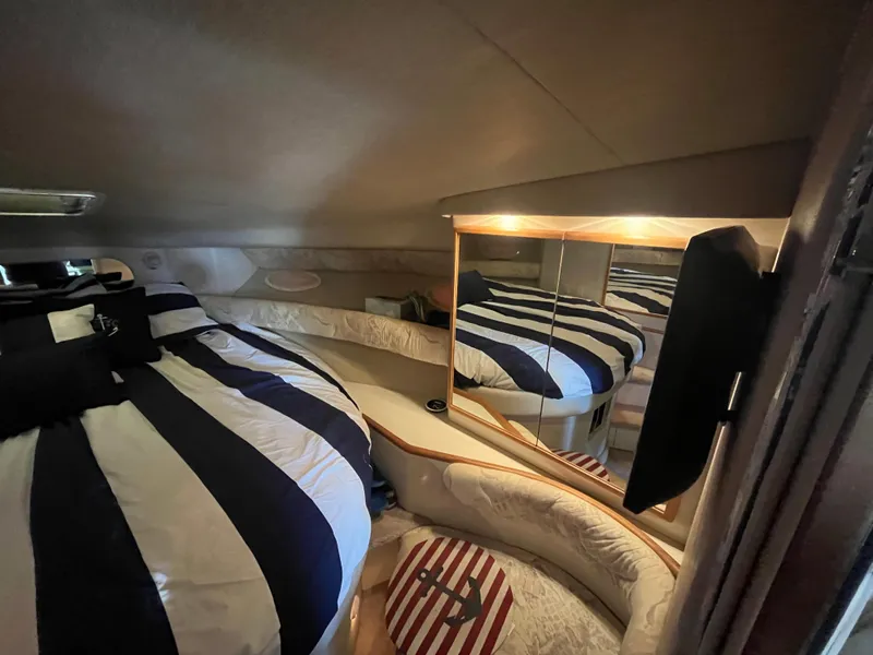 Slide: The Image of Sea Ray 370 Sundancer 1996 - 18