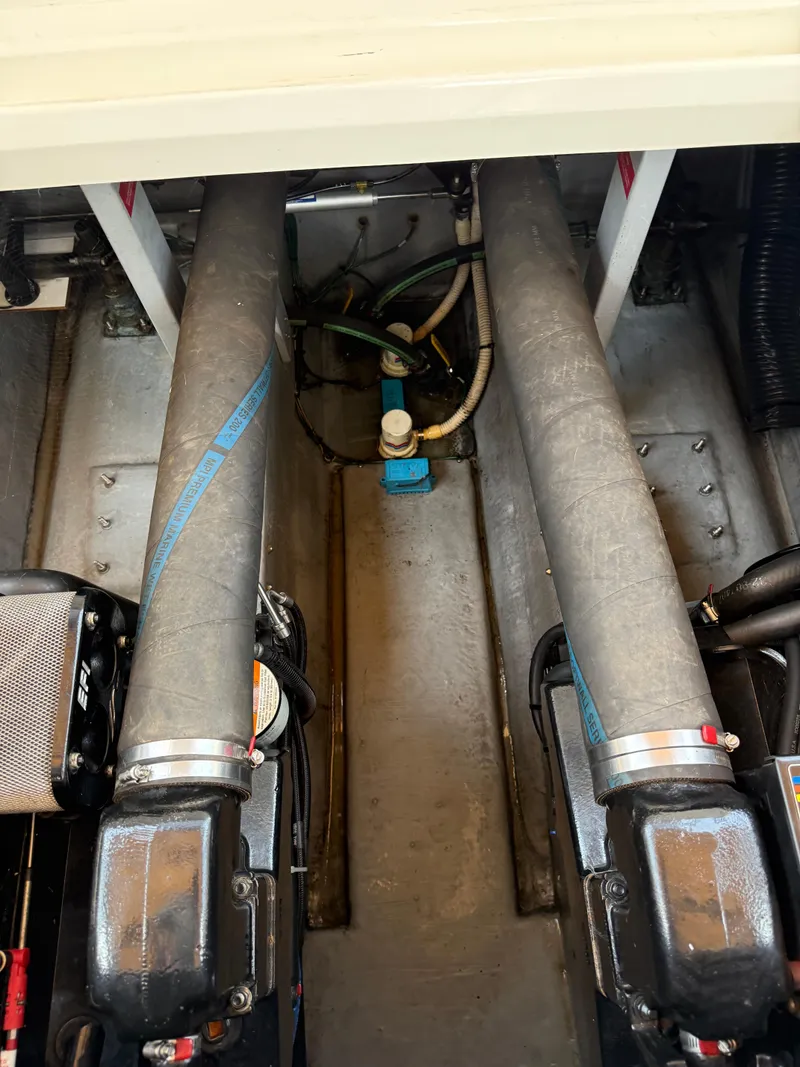 Slide: The Image of Sea Ray 370 Sundancer 1996 - 23