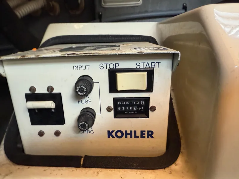 Slide: The Image of Sea Ray 370 Sundancer 1996 - 27