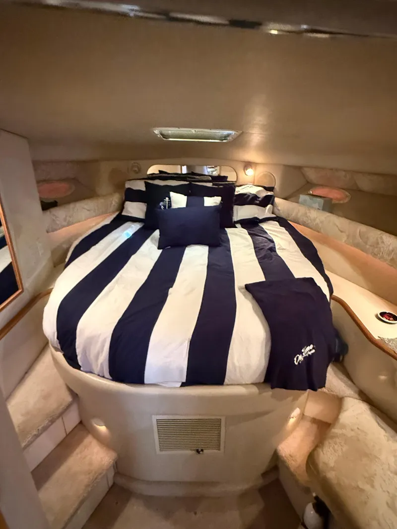 Slide: The Image of Sea Ray 370 Sundancer 1996 - 42