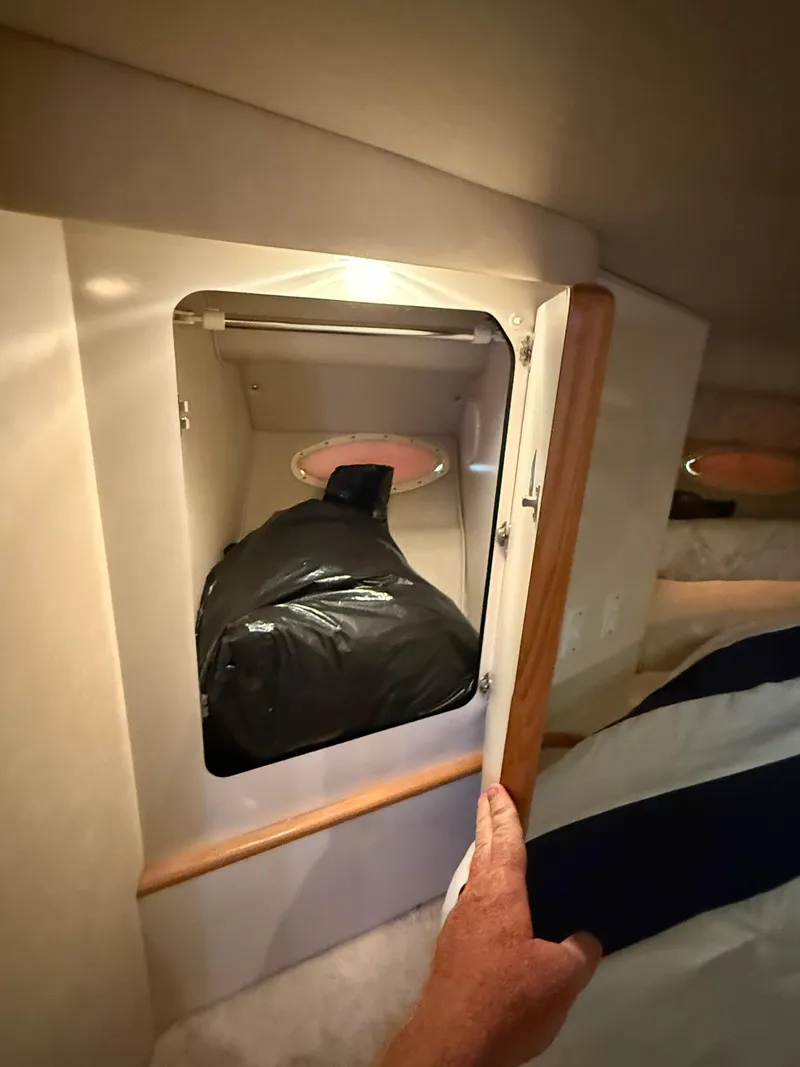 Slide: The Image of Sea Ray 370 Sundancer 1996 - 43