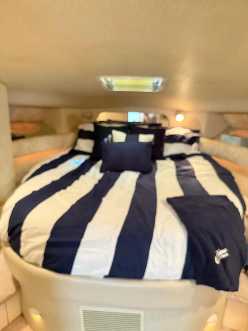 Slide: The Image of Sea Ray 370 Sundancer 1996 - 49