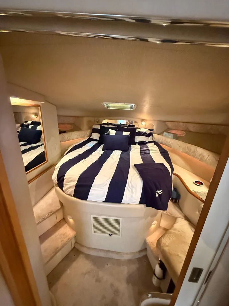 Slide: The Image of Sea Ray 370 Sundancer 1996 - 51