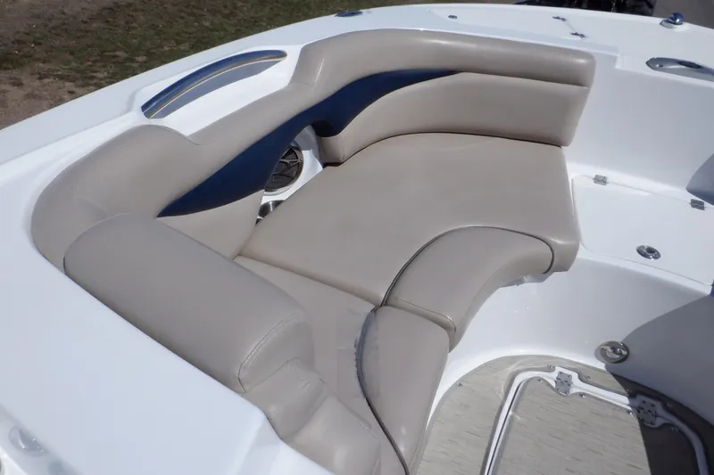 Slide: The Image of 2014 Hurricane SunDeck Sport 203 OB boat with beige seating and blue accents. - 45