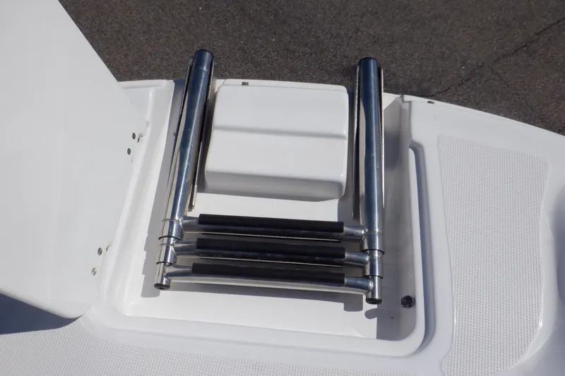 Slide: The Image of Hurricane SunDeck Sport 203 OB 2014 - 51