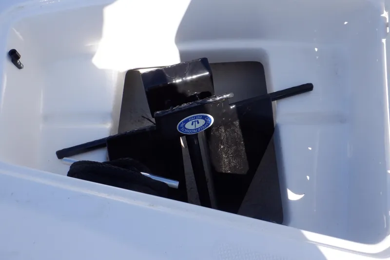 Slide: The Image of Hurricane SunDeck Sport 203 OB 2014 - 52