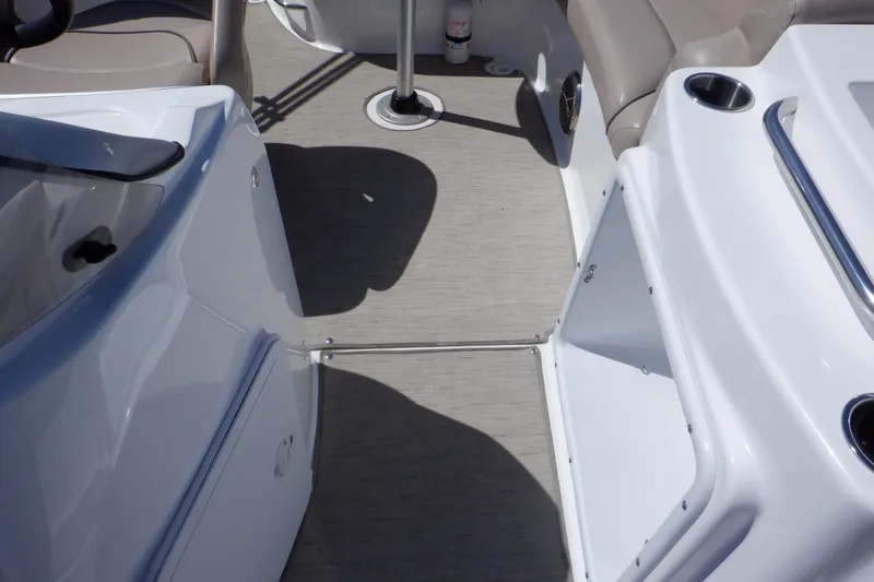 Slide: The Image of Hurricane SunDeck Sport 203 OB 2014 - 56