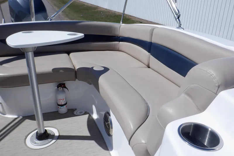 Slide: The Image of Hurricane SunDeck Sport 203 OB 2014 - 59