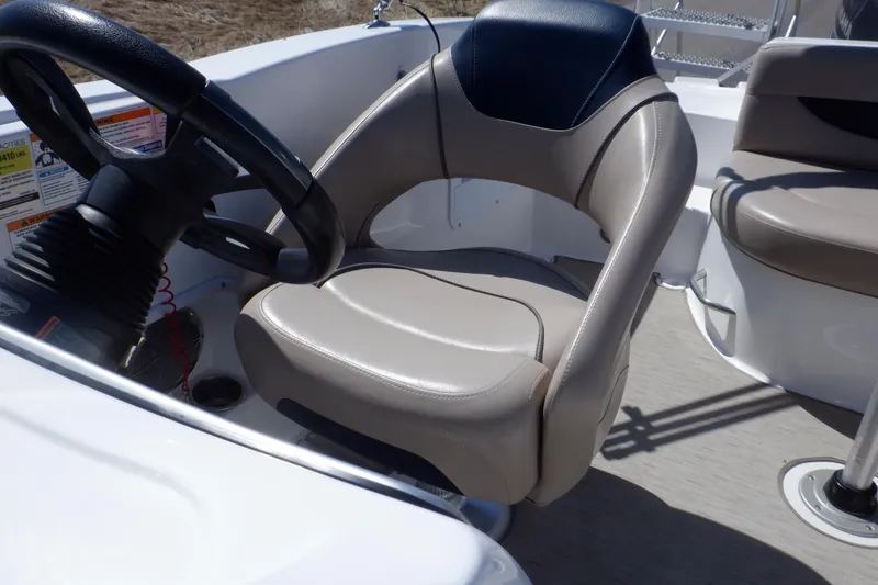 Slide: The Image of Hurricane SunDeck Sport 203 OB 2014 - 60