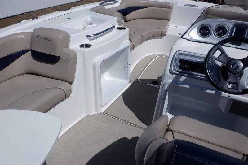 Slide: The Image of Hurricane SunDeck Sport 203 OB 2014 - 67