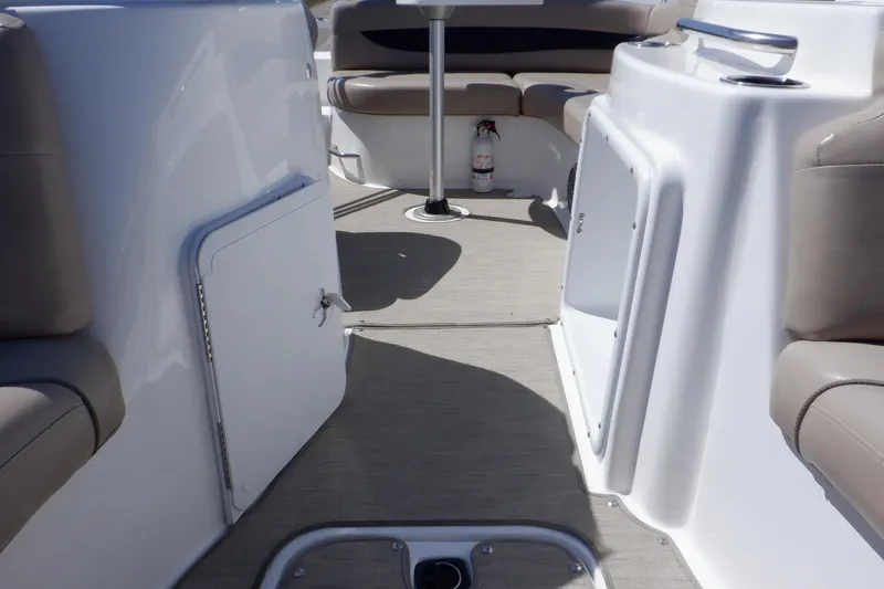 Slide: The Image of Hurricane SunDeck Sport 203 OB 2014 - 72