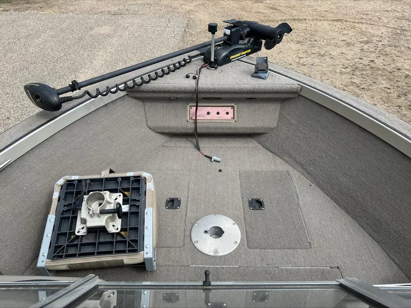 Slide: The Image of 1998 Tracker Targa 185 WT boat deck with trolling motor and seat base. - 7