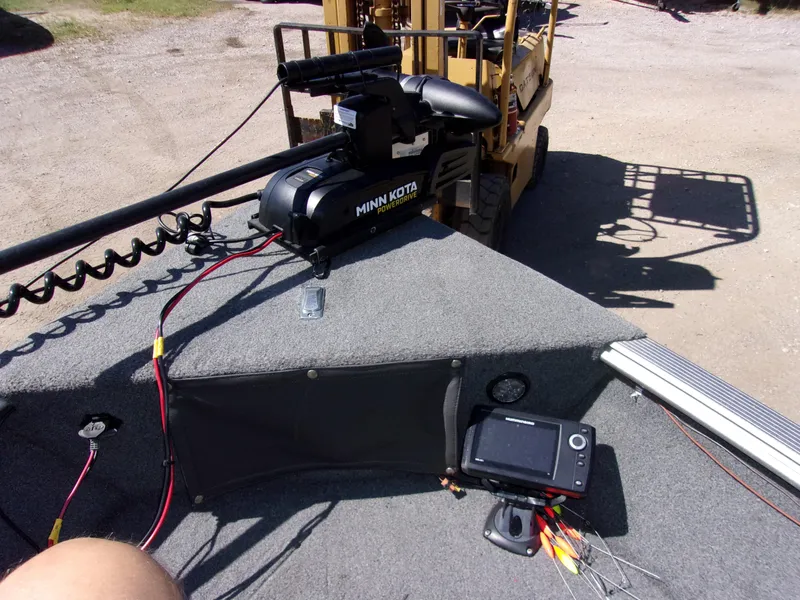 Slide: The Image of 2017 Lund 1775 Impact Sport boat with Minn Kota trolling motor and fish finder on deck. - 14