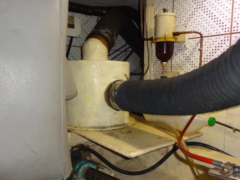 Slide: The Image of Heritage East 44 Sundeck 1988 - 101