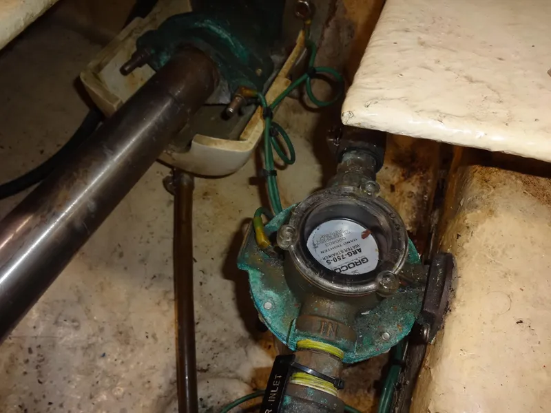 Slide: The Image of Heritage East 44 Sundeck 1988 - 107