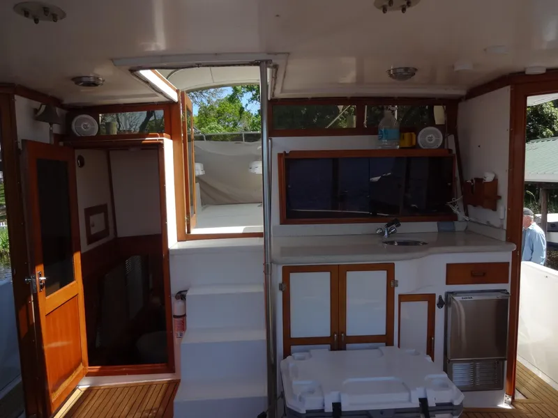 Slide: The Image of Heritage East 44 Sundeck 1988 - 25