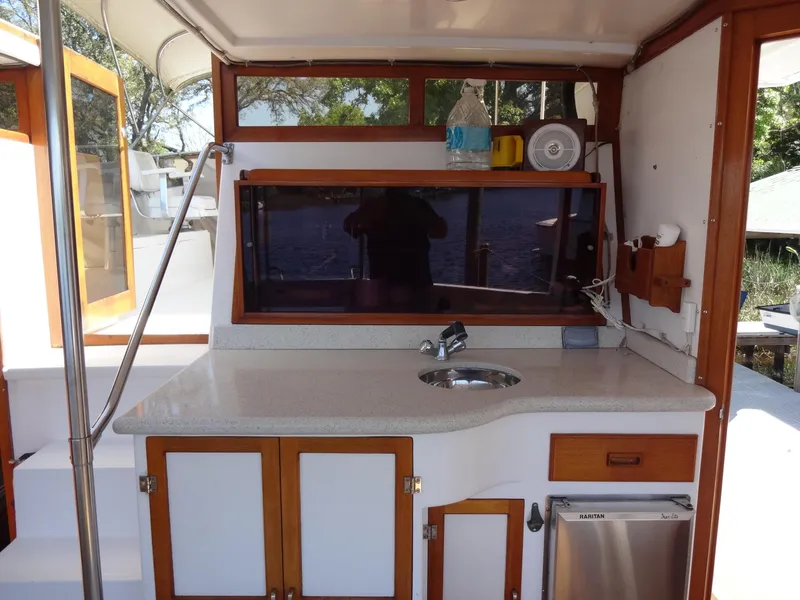 Slide: The Image of Heritage East 44 Sundeck 1988 - 27