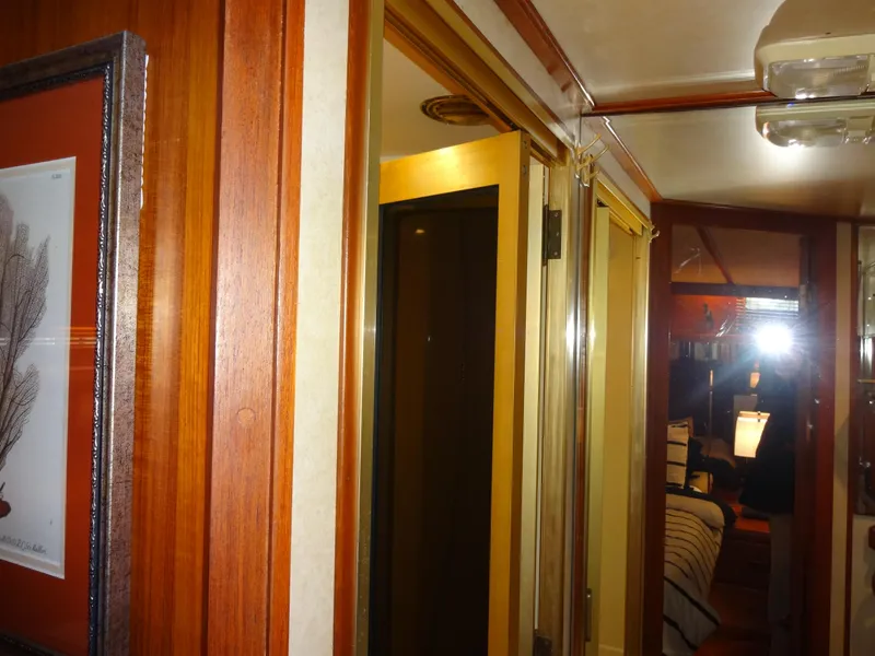 Slide: The Image of Heritage East 44 Sundeck 1988 - 52