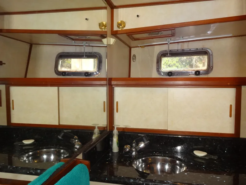 Slide: The Image of Heritage East 44 Sundeck 1988 - 81