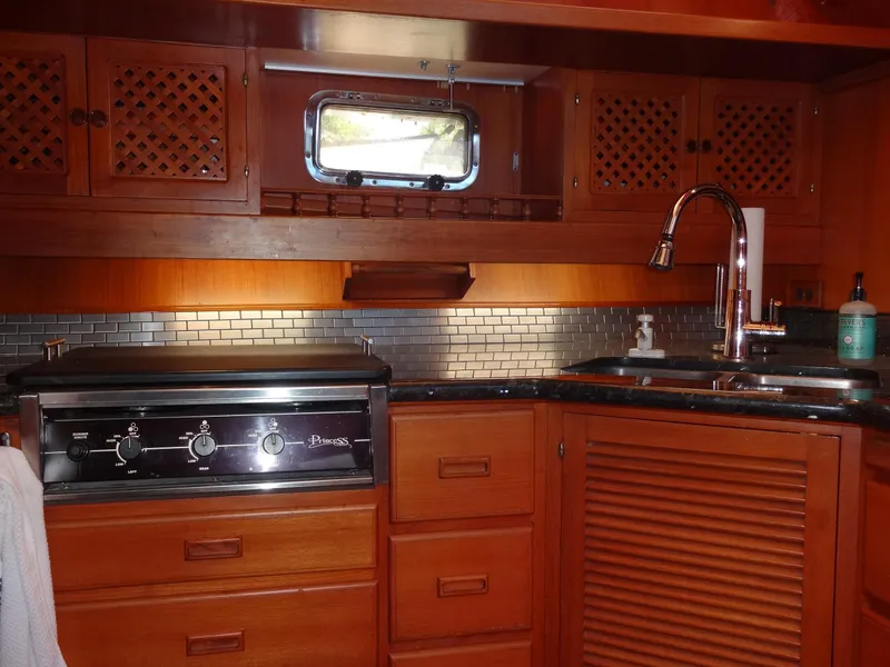 Slide: The Image of Heritage East 44 Sundeck 1988 - 89