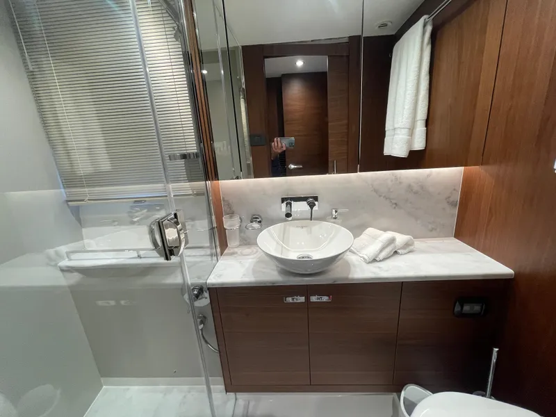 Slide: The Image of Guest en-suite head - 50