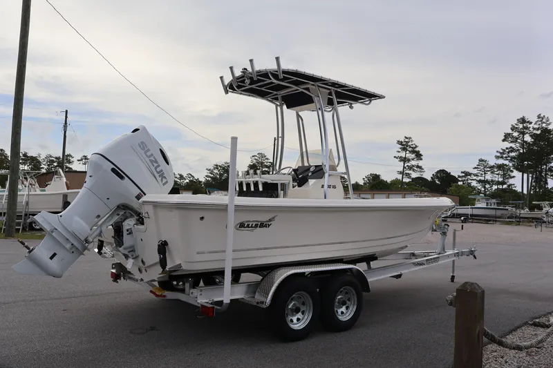 Slide: The Image of Bulls Bay 2200XS BULLS BAY 2025 - 12