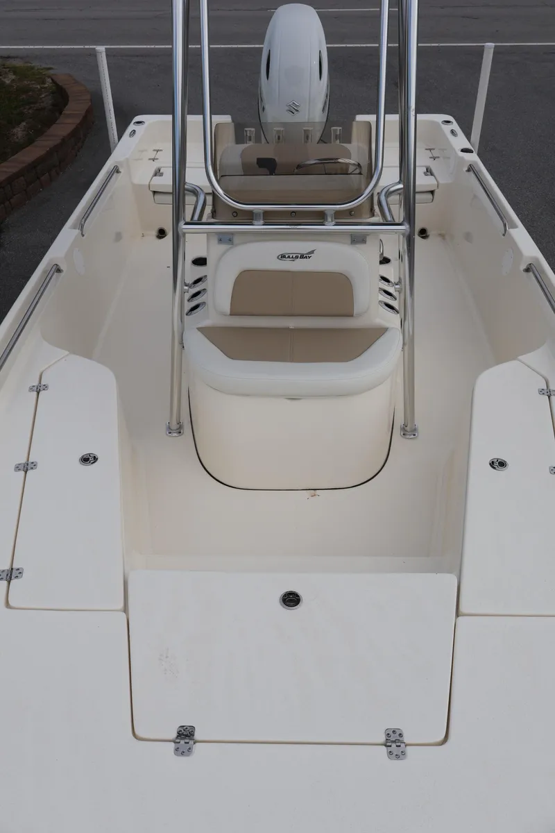 Slide: The Image of Bulls Bay 2200XS BULLS BAY 2025 - 16