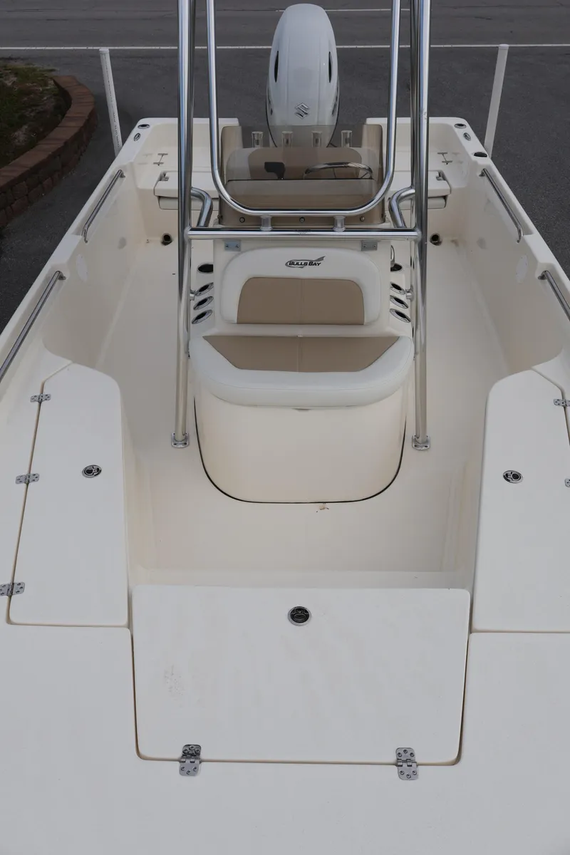 Slide: The Image of Bulls Bay 2200XS BULLS BAY 2025 - 17