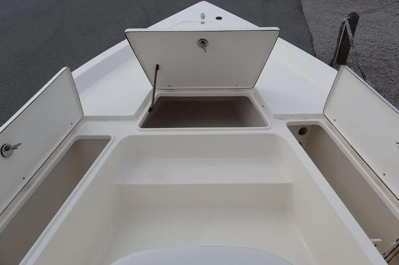 Slide: The Image of Bulls Bay 2200XS BULLS BAY 2025 - 18