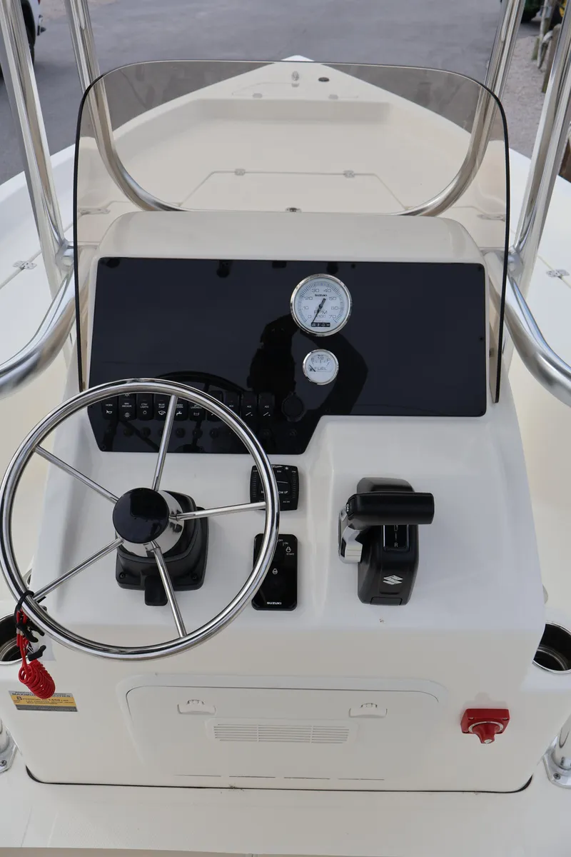 Slide: The Image of Bulls Bay 2200XS BULLS BAY 2025 - 20