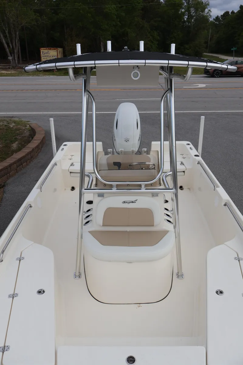 Slide: The Image of Bulls Bay 2200XS BULLS BAY 2025 - 5