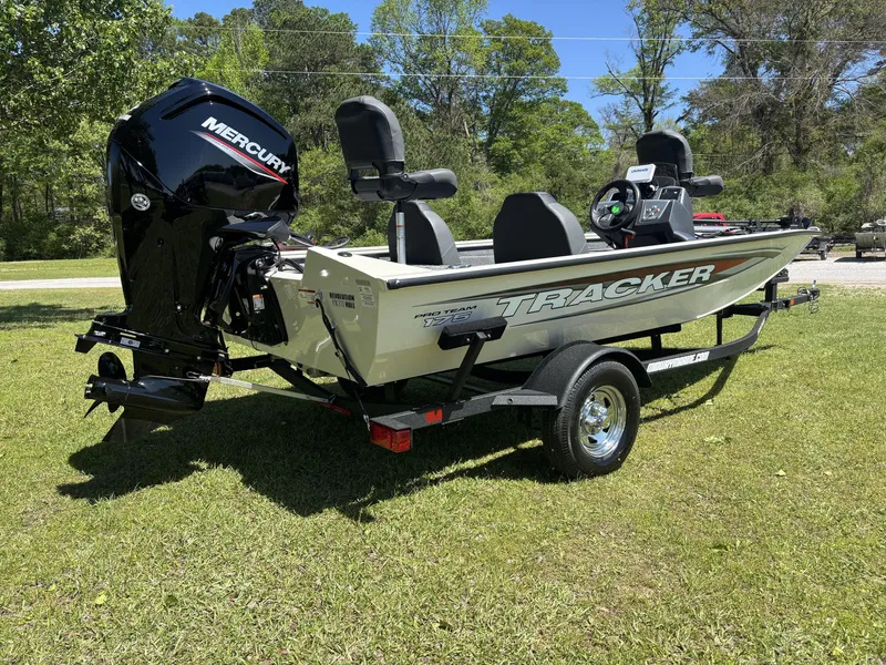 Slide: The Image of Tracker Pro Team 175 2025 - 10