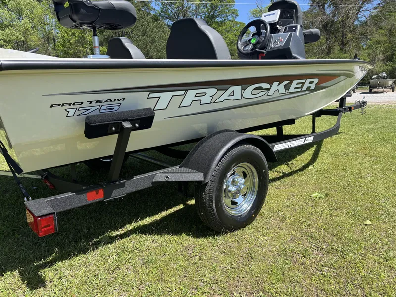 Slide: The Image of Tracker Pro Team 175 2025 - 11