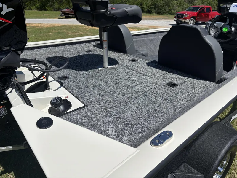 Slide: The Image of Tracker Pro Team 175 2025 - 13