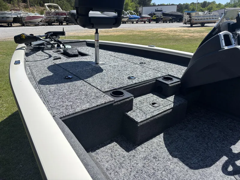 Slide: The Image of Tracker Pro Team 175 2025 - 14