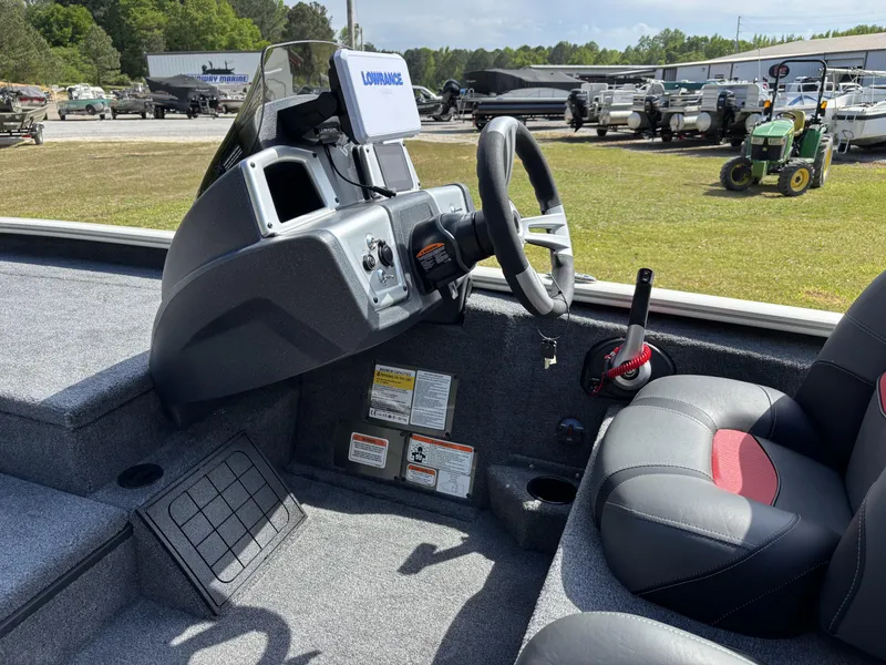 Slide: The Image of Tracker Savage 215 2025 - 17