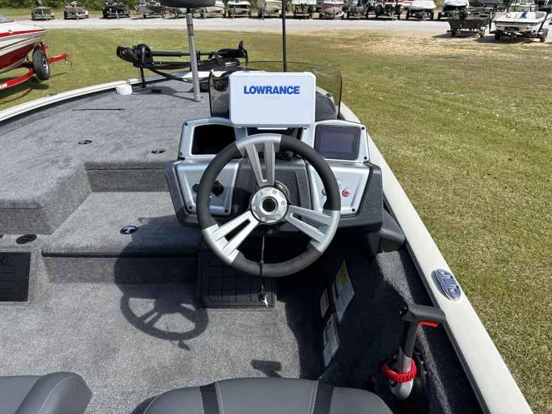 Slide: The Image of Tracker Savage 215 2025 - 7