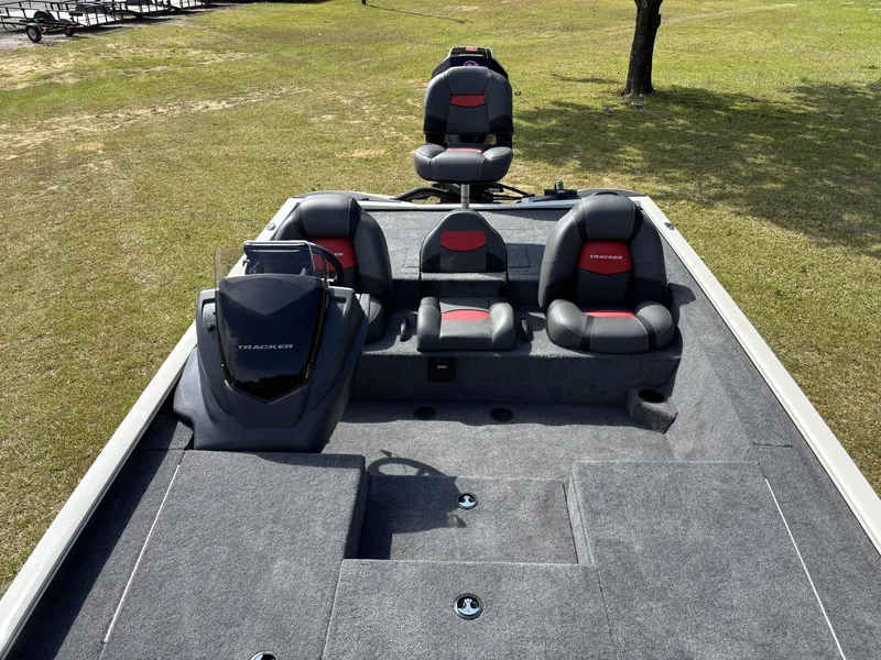 Slide: The Image of Tracker Savage 215 2025 - 9