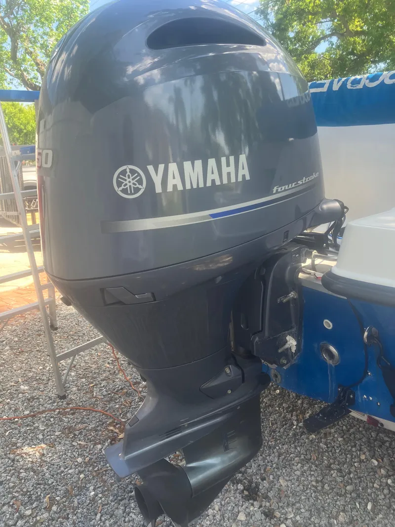 Slide: The Image of Yamaha outboard motor on 2018 Starcraft Limited 2000 OB Fish boat. - 4