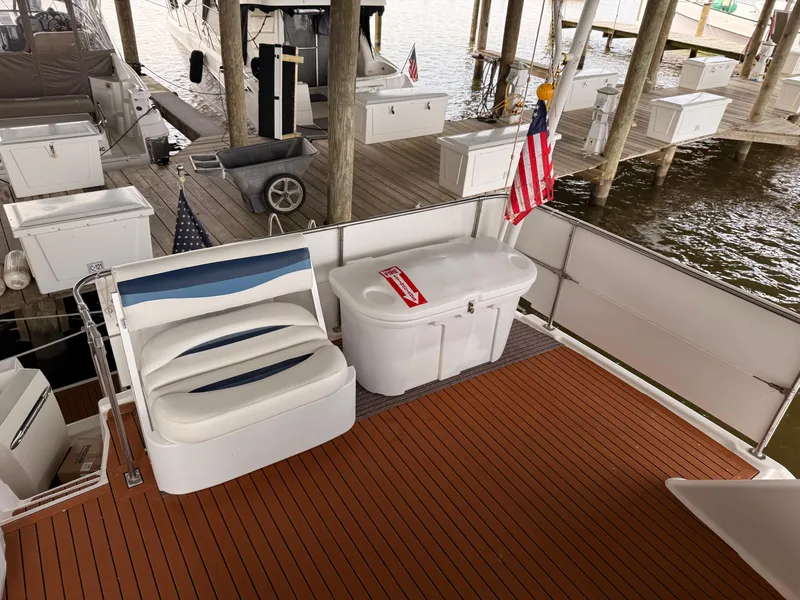 Slide: The Image of 2000 Bayliner 4087 Aft Cabin Motoryacht deck with seating and American flag. - 18