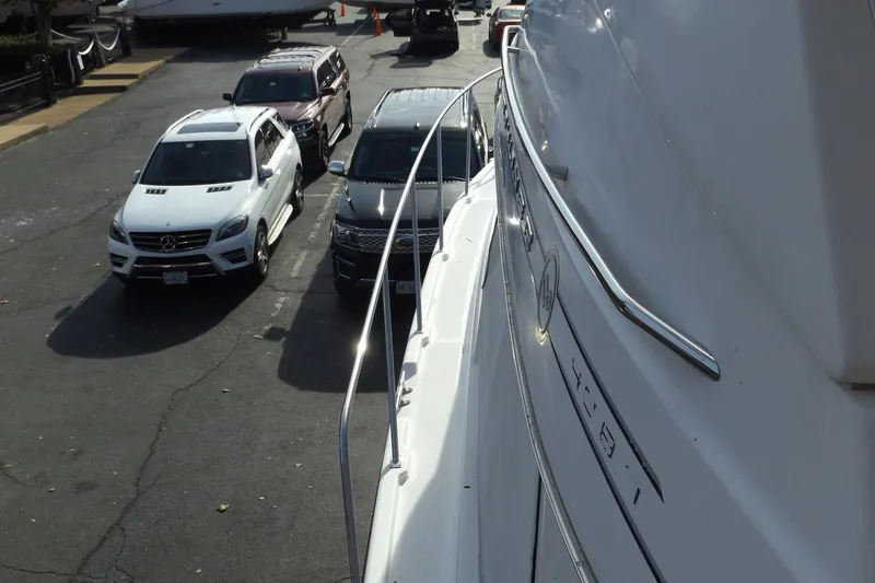 Slide: The Image of Bayliner 4087 Aft Cabin Motoryacht 2000 docked near parked cars. - 28