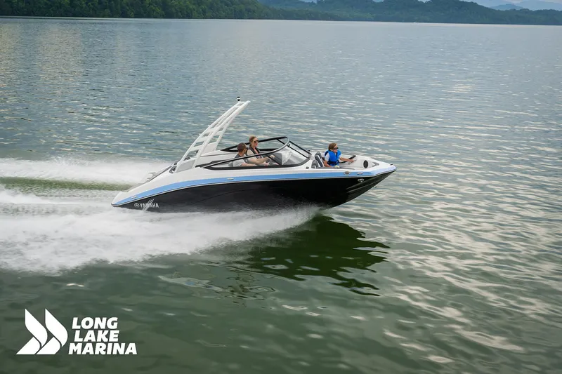 Slide: The Image of Yamaha 195S 2025 - 1