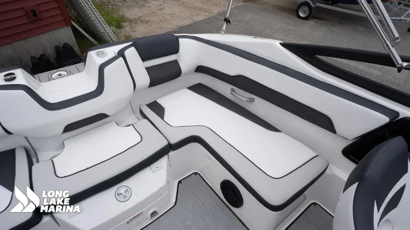 Slide: The Image of Yamaha SX195 2025 - 17