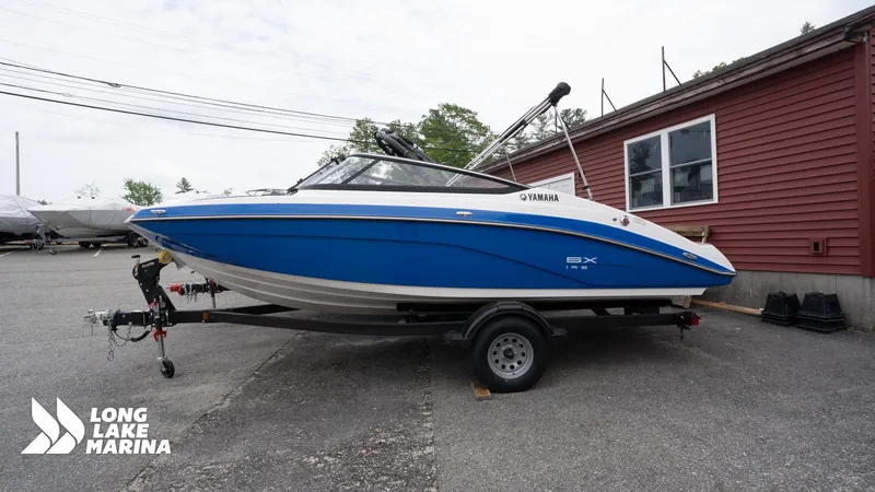 Slide: The Image of Yamaha SX195 2025 - 3