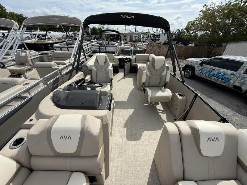 Slide: The Image of Avalon Catalina 23 Quad Lounger 2025 - 7